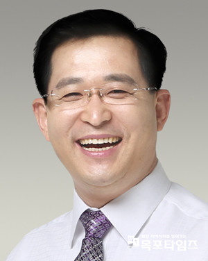 김휴환 목포시의회 의장.