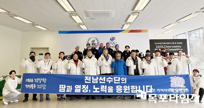선수단을 격려하는 송진호 전남체육회장.
