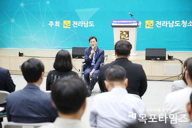 전라남도의회 서동욱 의장은 13일 전남도청 왕인실에서 개최된 ‘전남 청소년 행복성장지원 혁신지구 선포식’에 참석했다.