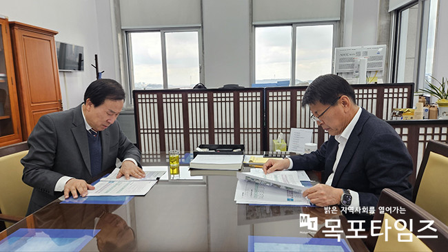 박홍률 목포시장이 서삼석 예결위원장을 만나 현안사업에 대한 국비 지원을 건의했다.