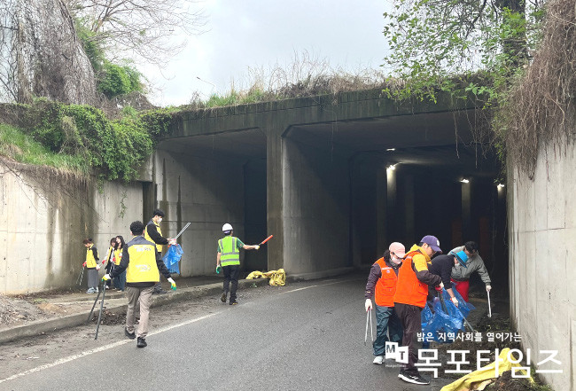 여수시도시관리공단, 여수IC 교차로 터널 청소 활동 참여.